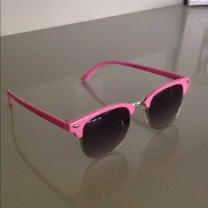 Cute retro style pink sunglasses!!!!!!!!
